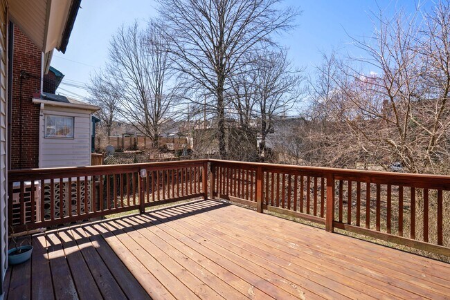 Building Photo - **Price reduction** Spacious 3-Bedroom Hom...