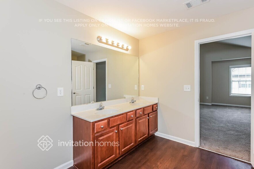 Building Photo - 5821 Apple Grove Rd NE