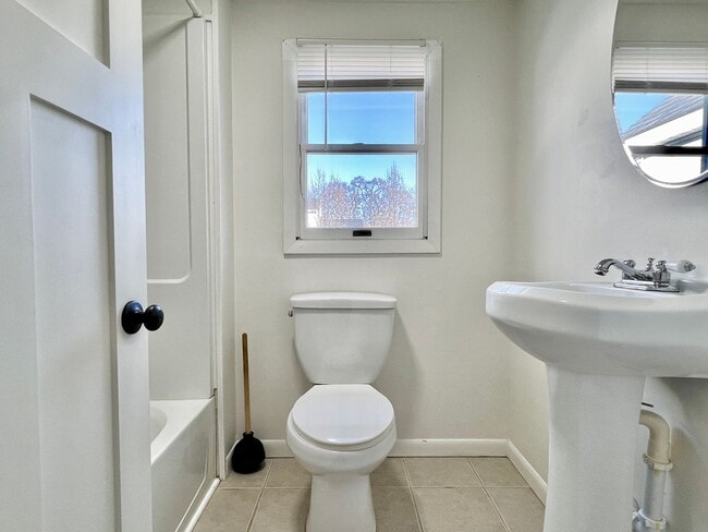 Building Photo - Fresh, Fun & Close to Elk Lake