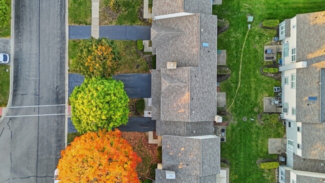 Building Photo - 1297 Woodlake Dr