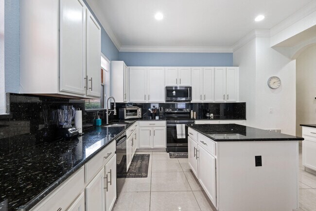 Building Photo - 658 Cresta Cir