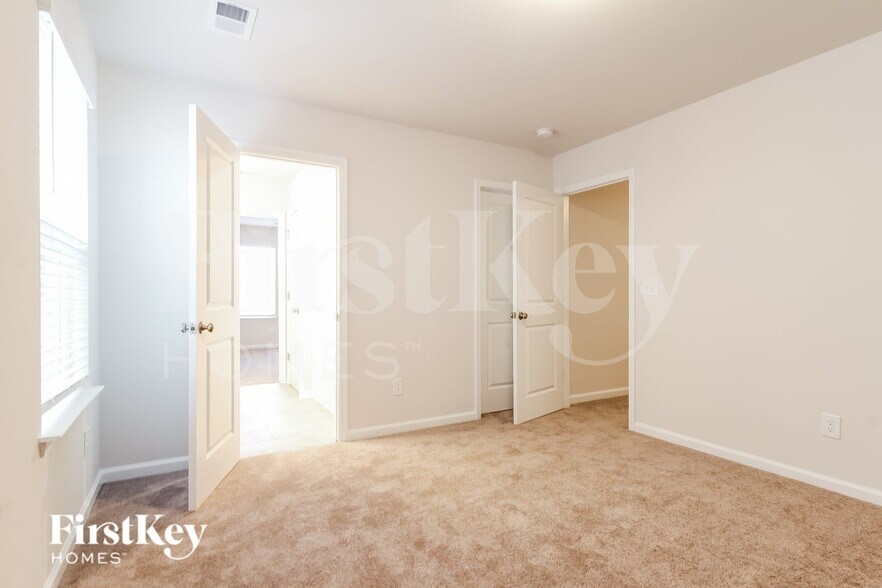 Building Photo - 721 Ridgemoor Trl
