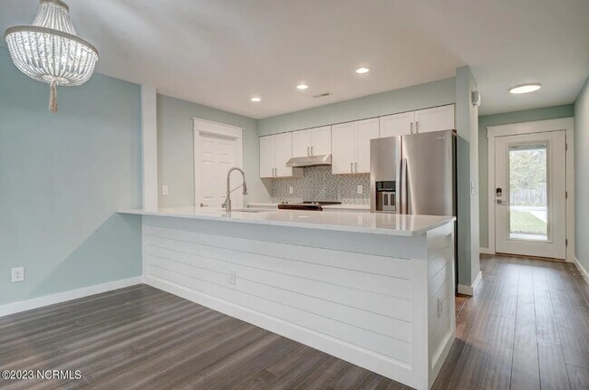 Building Photo - 704 Darwin Dr