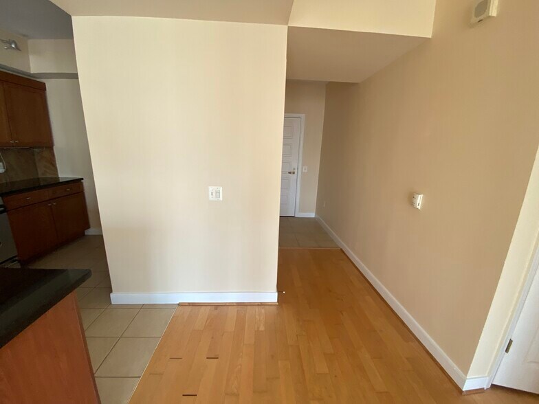 Main entryway - 616 E St NW