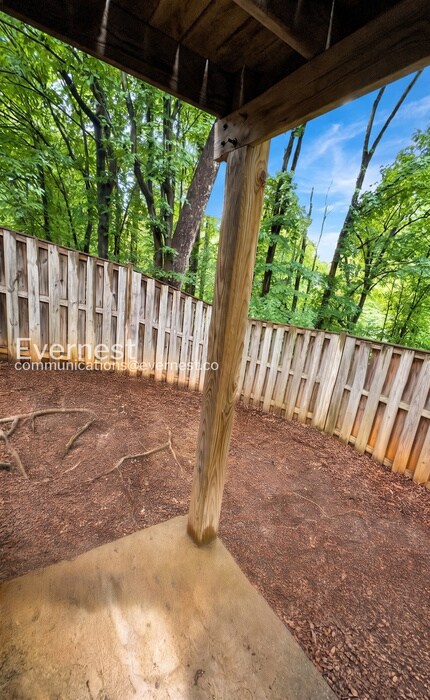 Building Photo - 3 Bed/3.5 Bath Townhome with Fenced Yard / Available Now!
