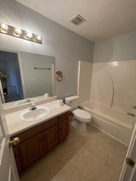 Building Photo - 7017 Westfork Dr