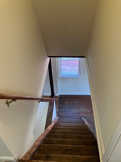 Building Photo - 414 George St