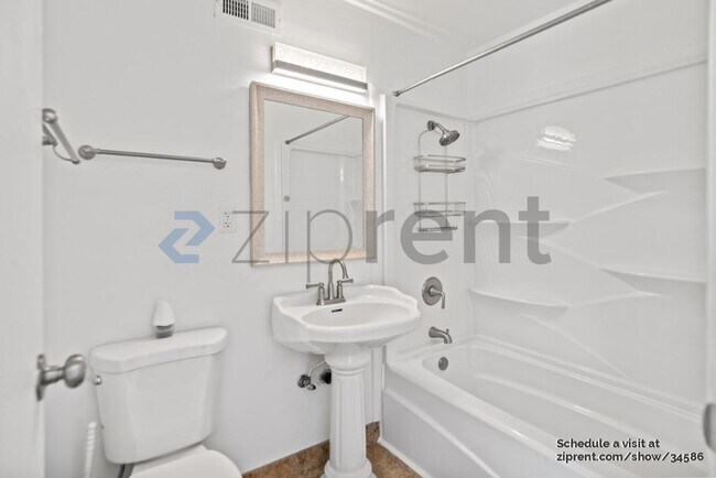 Building Photo - 246 St Andrews St