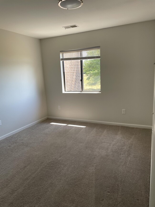 Building Photo - 158 Harvest Dr