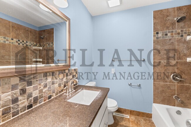 Building Photo - 512 Cindy St