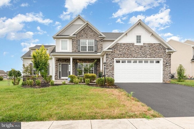 Building Photo - 45 Danbury Dr