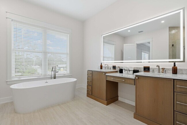 Building Photo - 304 Palm Beach Dr