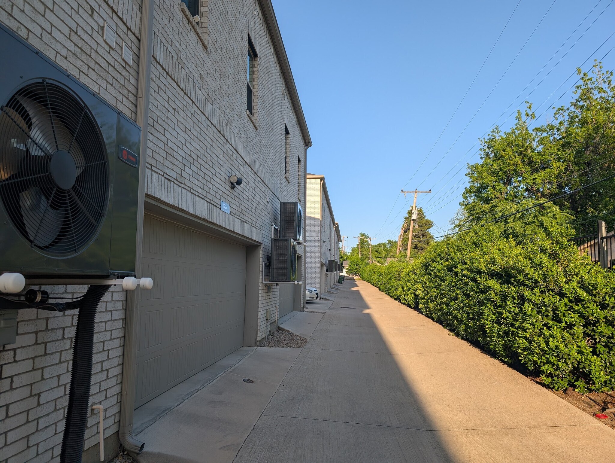 Building Photo - 1924 Bel Air Dr