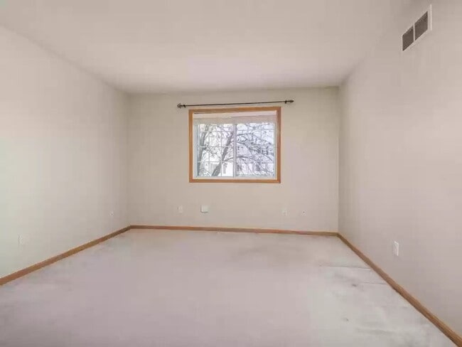 Building Photo - Great location *2Bed*2Bath Townhome- Available June 1