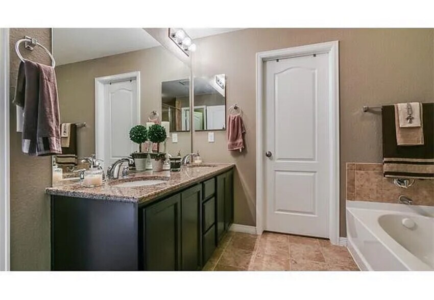 Building Photo - 15437 Coopers Hawk Ct