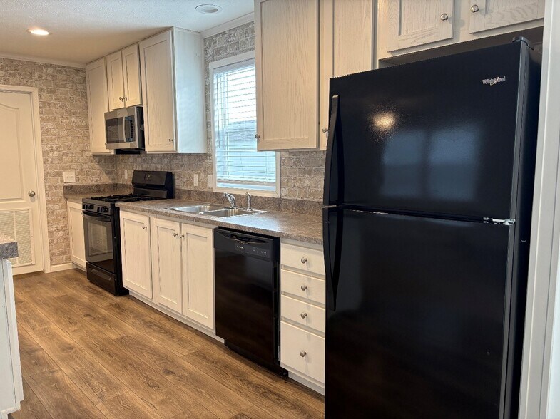 Building Photo - 1961 Winter Park Dr