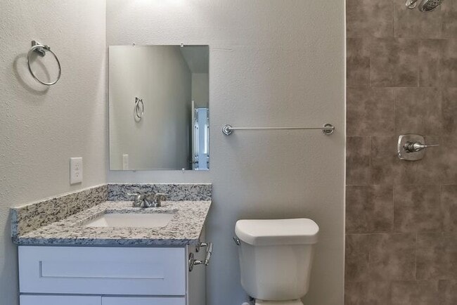 Building Photo - Fort Worth Duplex NOW LEASING for a June M...