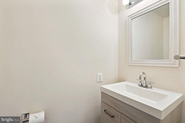 Building Photo - 43840 Laburnum Square