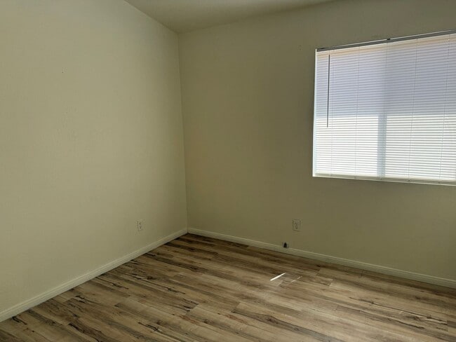 Building Photo - 3bd/2bath 1-story home!