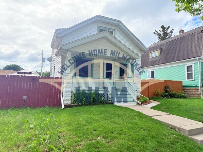 Building Photo - 2054 S 72nd St