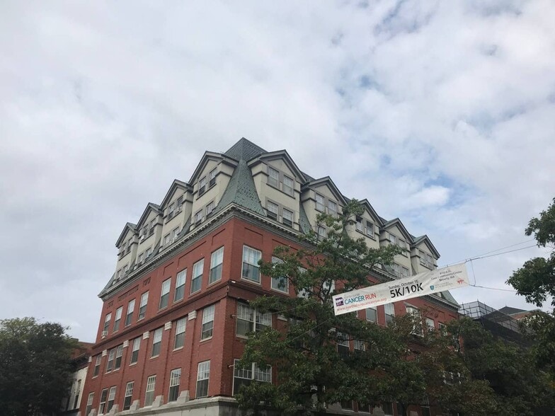 Building Photo - 100 Washington St