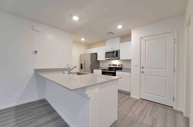 Building Photo - Modern Elegance in Inspirada!
