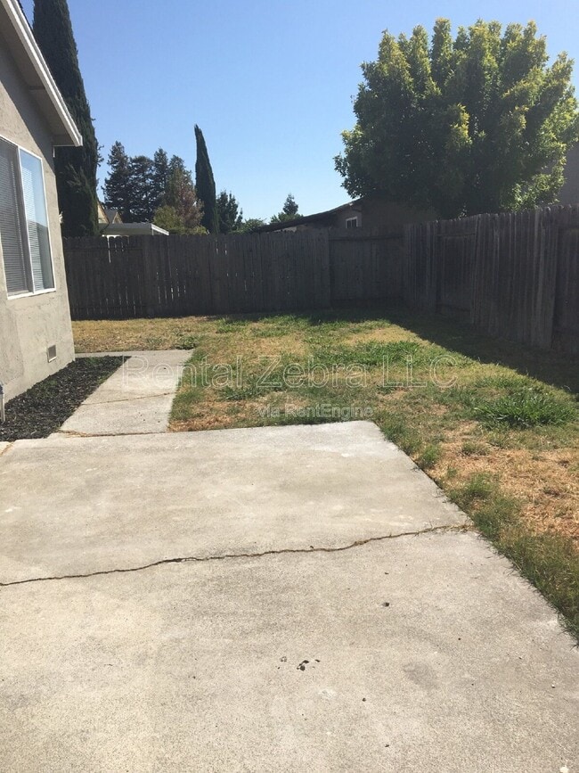 Building Photo - 909 Breton Dr