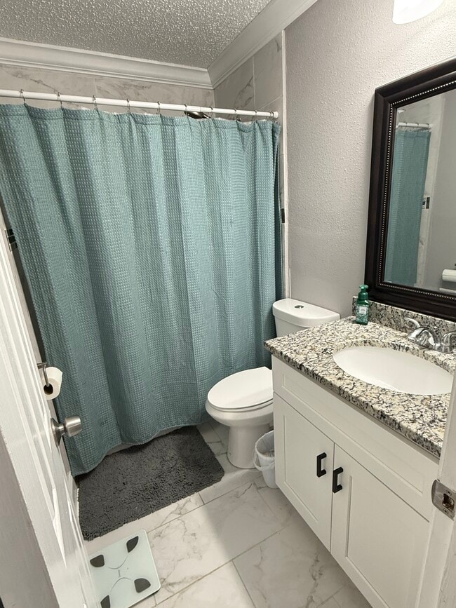 Building Photo - 204 Dale Ave