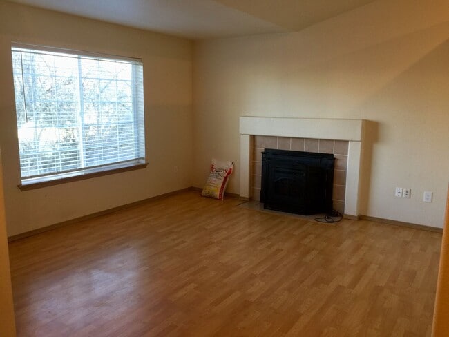 Building Photo - Charming One Story Rambler