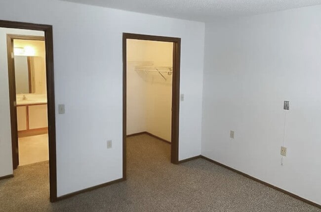 Building Photo - 2700 Marfitt Rd