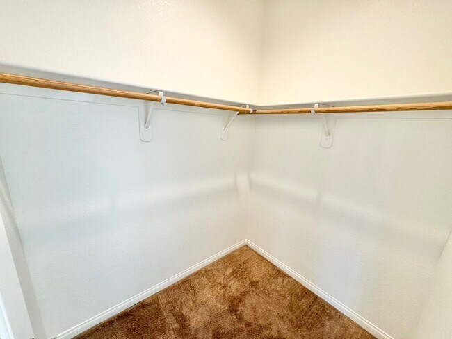 Building Photo - BEAUTIFUL 4 BEDROOM HOME IN GUARD GATED CO...