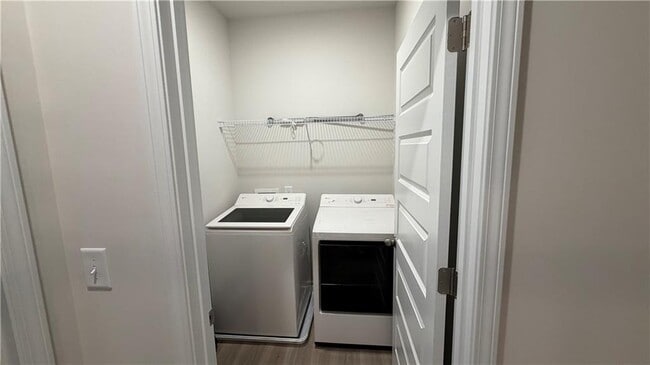 Building Photo - 3587 Fairhaven Dr