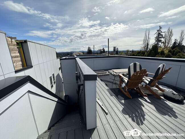 Building Photo - 5205b 51st Ave S