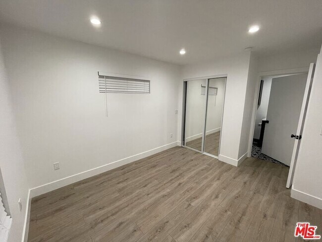 Building Photo - 9504 Gothic Ave