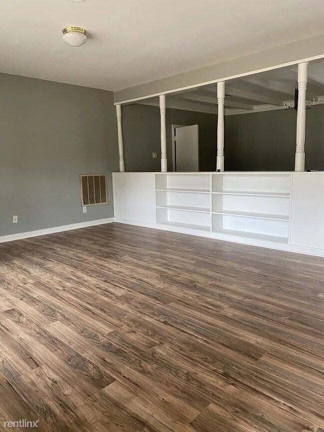 Building Photo - 731 Inwood Dr