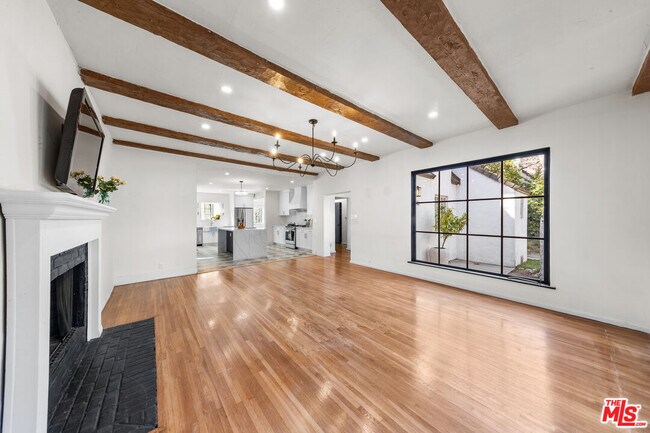 Building Photo - 2615 Canyon Dr