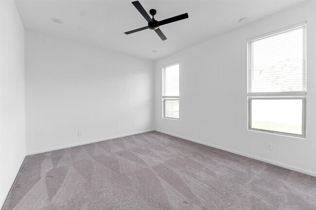 Building Photo - 1426 Northwood Blf Ln