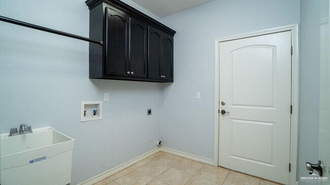 Building Photo - 2415 Flag Stone Terrace
