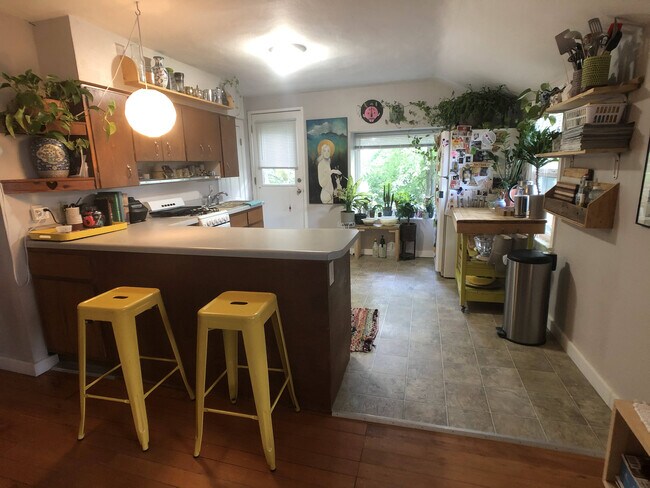 Building Photo - 1817 Spohn Ave