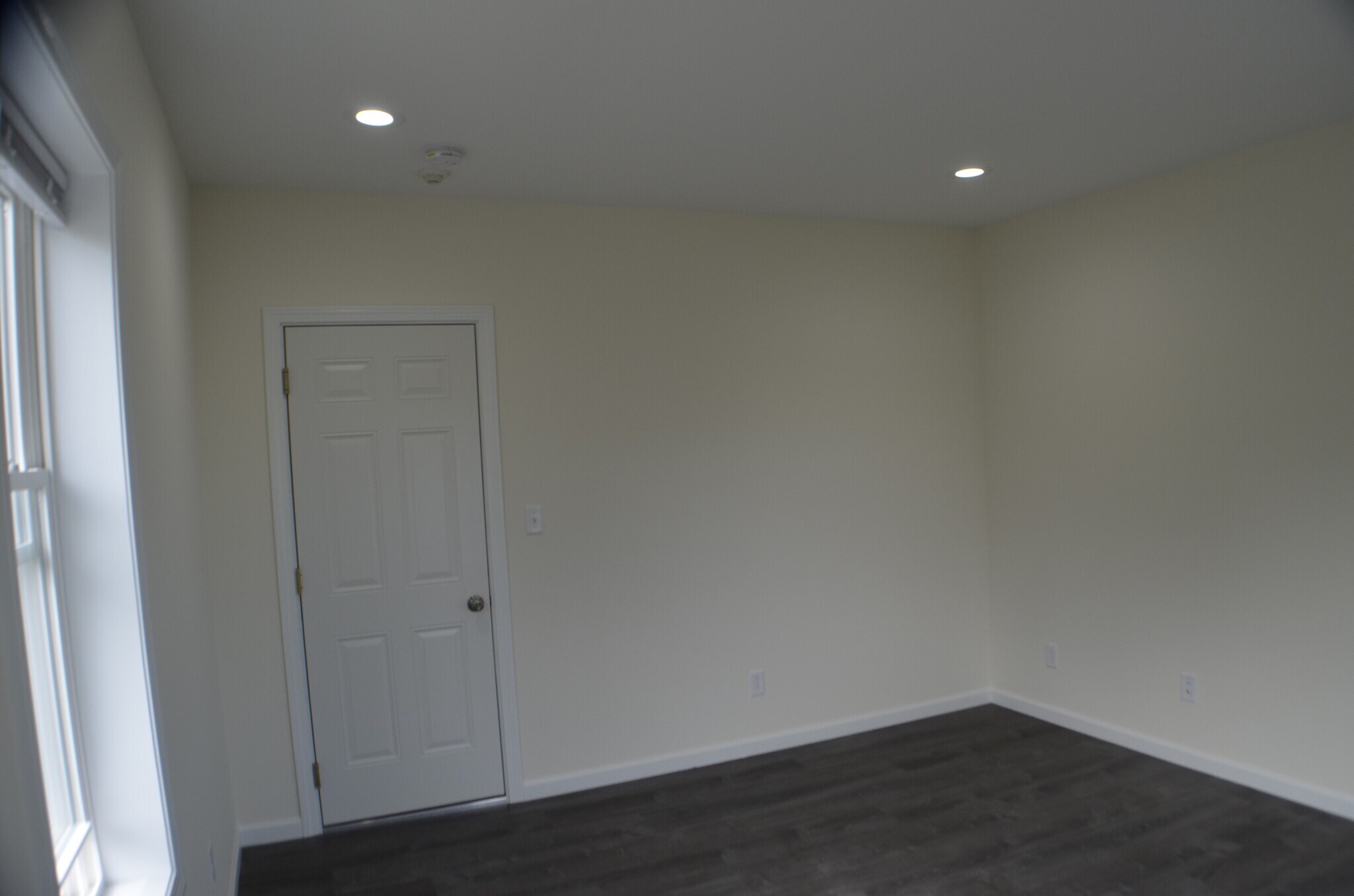 Building Photo - 563 Burritt St