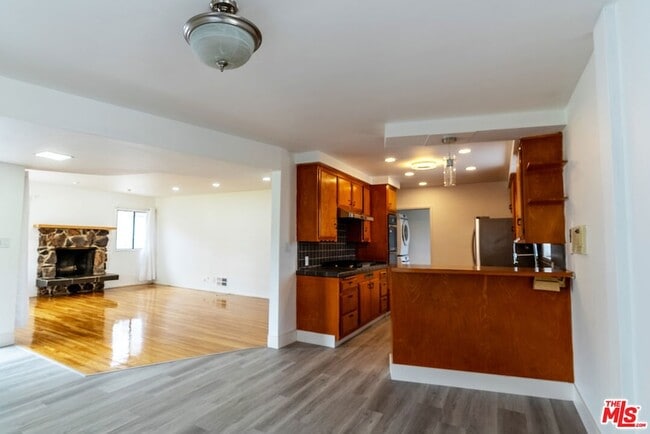 Building Photo - 443 Lomita St