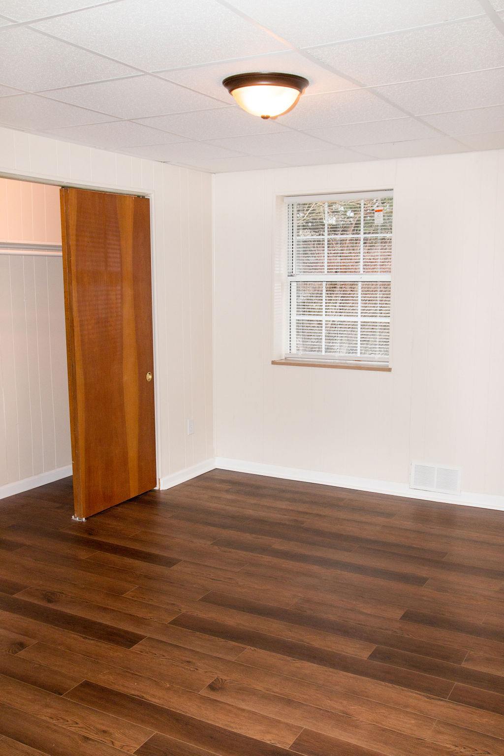 Building Photo - 801 Diamond Ct