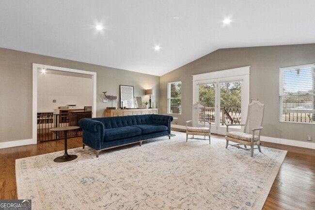 Building Photo - 208 Bishop Cir