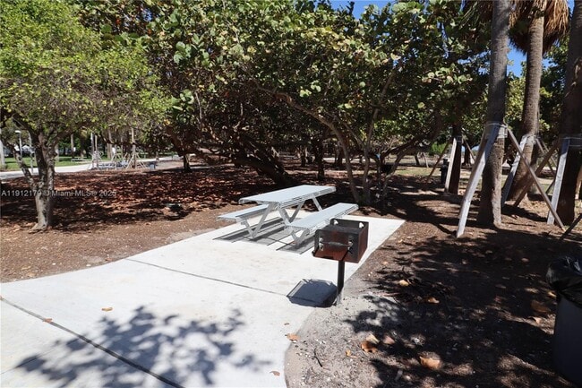 Building Photo - 540 74th St