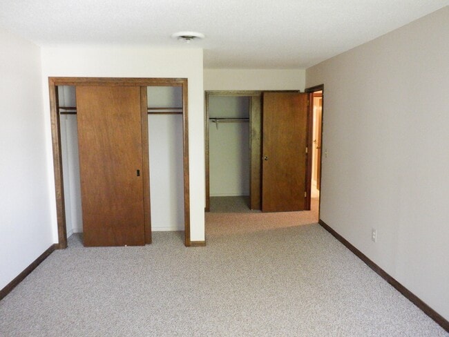 Building Photo - 787 Farmington Ave