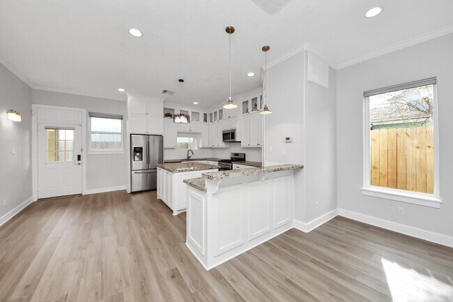 Building Photo - 1320 Dorothy St