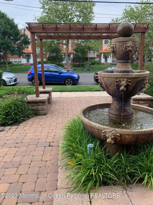 Building Photo - 304 4th Ave