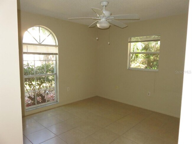 Building Photo - 1527 Count Nicholas Ct