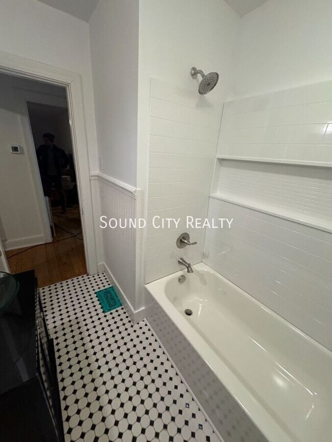 Building Photo - 927 Granada Ave