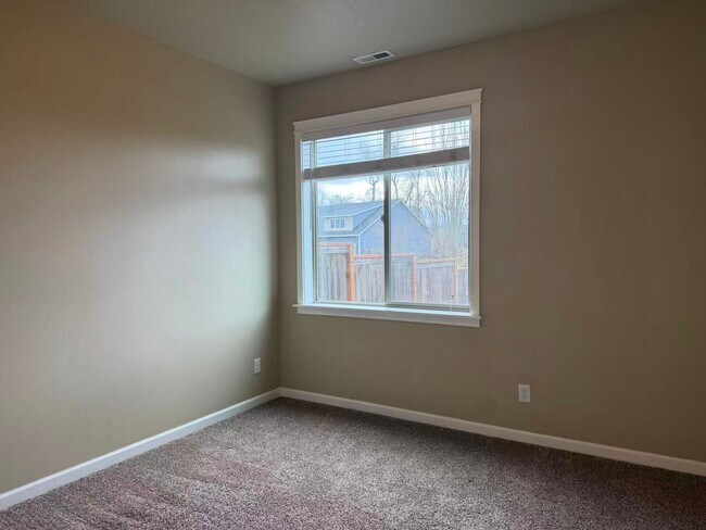 Building Photo - 3217 Gwen Ct SE